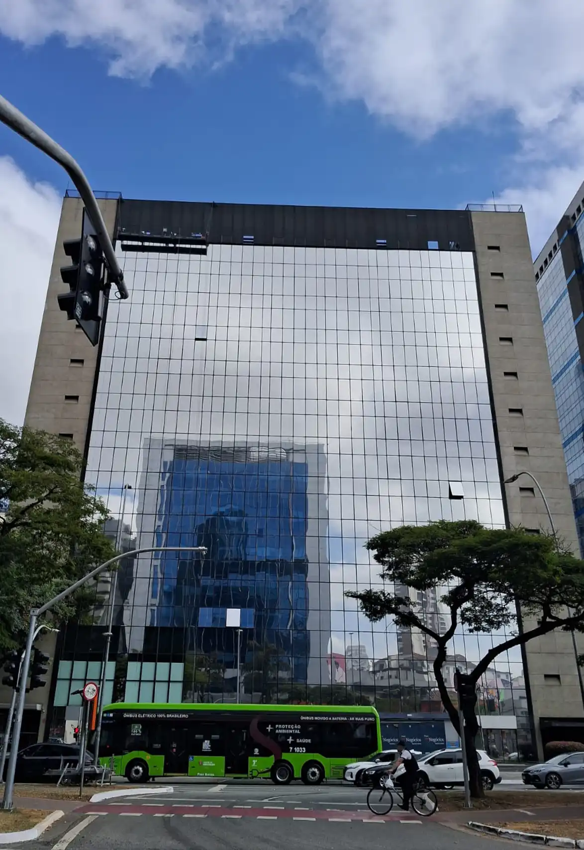 Insulfilm e película de controle solar arquitetônica para fachadas comerciais